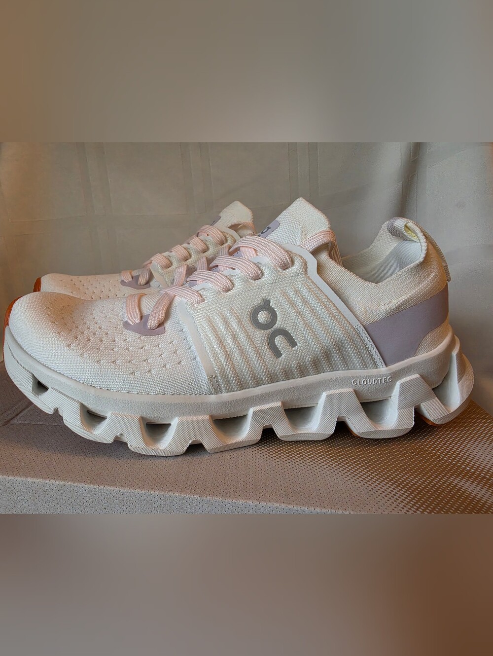On Cloud Cloudswift 4 Running Shoes, 7.5 Women